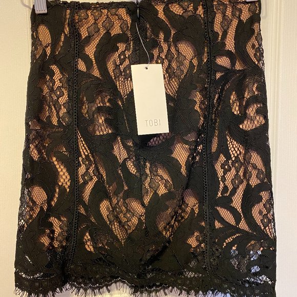 Black Scalloped Mini Skirt - Picture 4 of 4